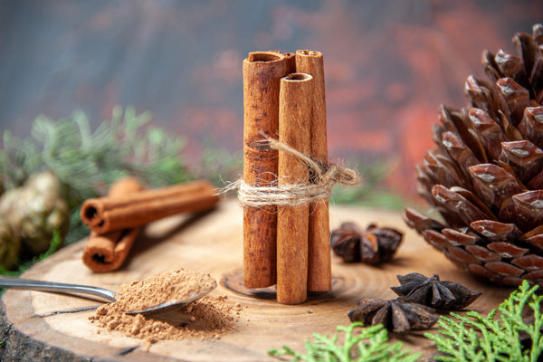 <b>Heart Notes:</b> Cedarwood, Geranium, Cinnamon