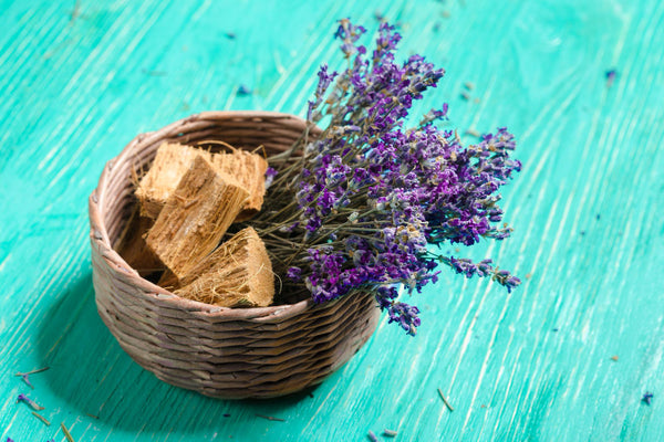 <b>Heart Notes:</b> Patchouli, Cardamom, Vetiver