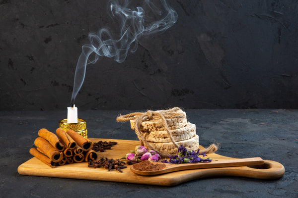 <b>Base Notes:</b> Oakwood, Amber, Smoked Musk