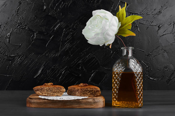<b>Base Notes:</b> Amber, Leather, Oud