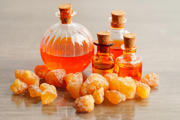 <b>Base Notes:</b> Amber, Musk, Oakmoss