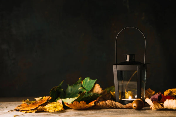<b>Base Notes:</b> Amber, Smoked Musk, Leather