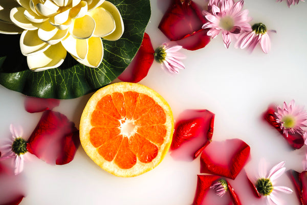 <b>Top Notes:</b> Lemon Zest, Neroli, Pink Pepper